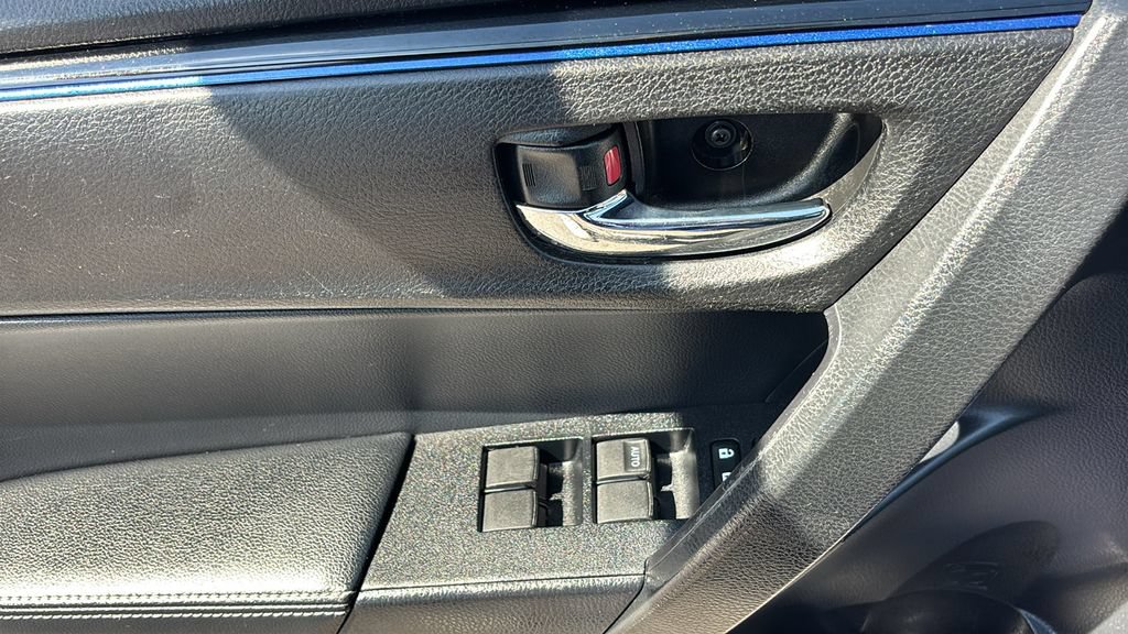 Used 2017 Toyota Corolla SE w/ Carpet Mat Package (TMS) FWD image 12