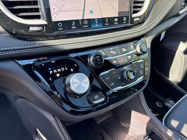 New 2027 Chrysler Pacifica Limited w/ Family Tech Group AWD/4WD image 25