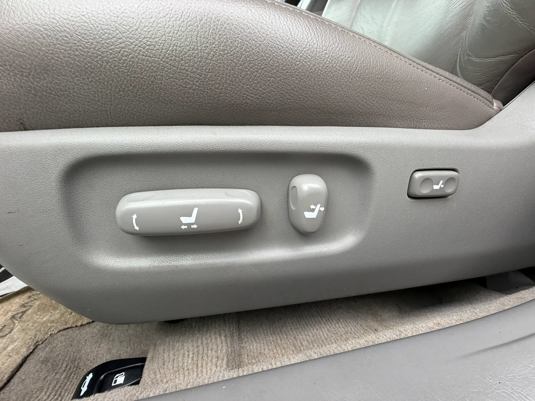 Used 2004 Toyota Camry LE FWD image 14