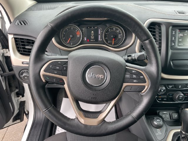 Used 2016 Jeep Cherokee Latitude w/ Cold Weather Group AWD/4WD image 27