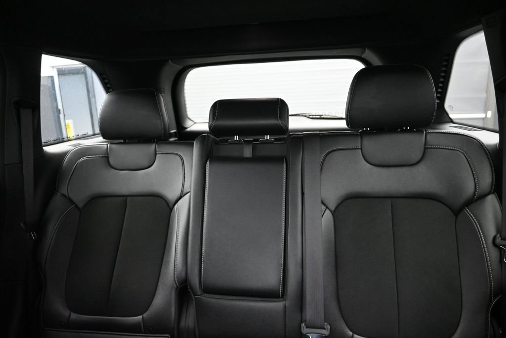 Used 2024 Jeep Grand Cherokee Altitude AWD/4WD image 17