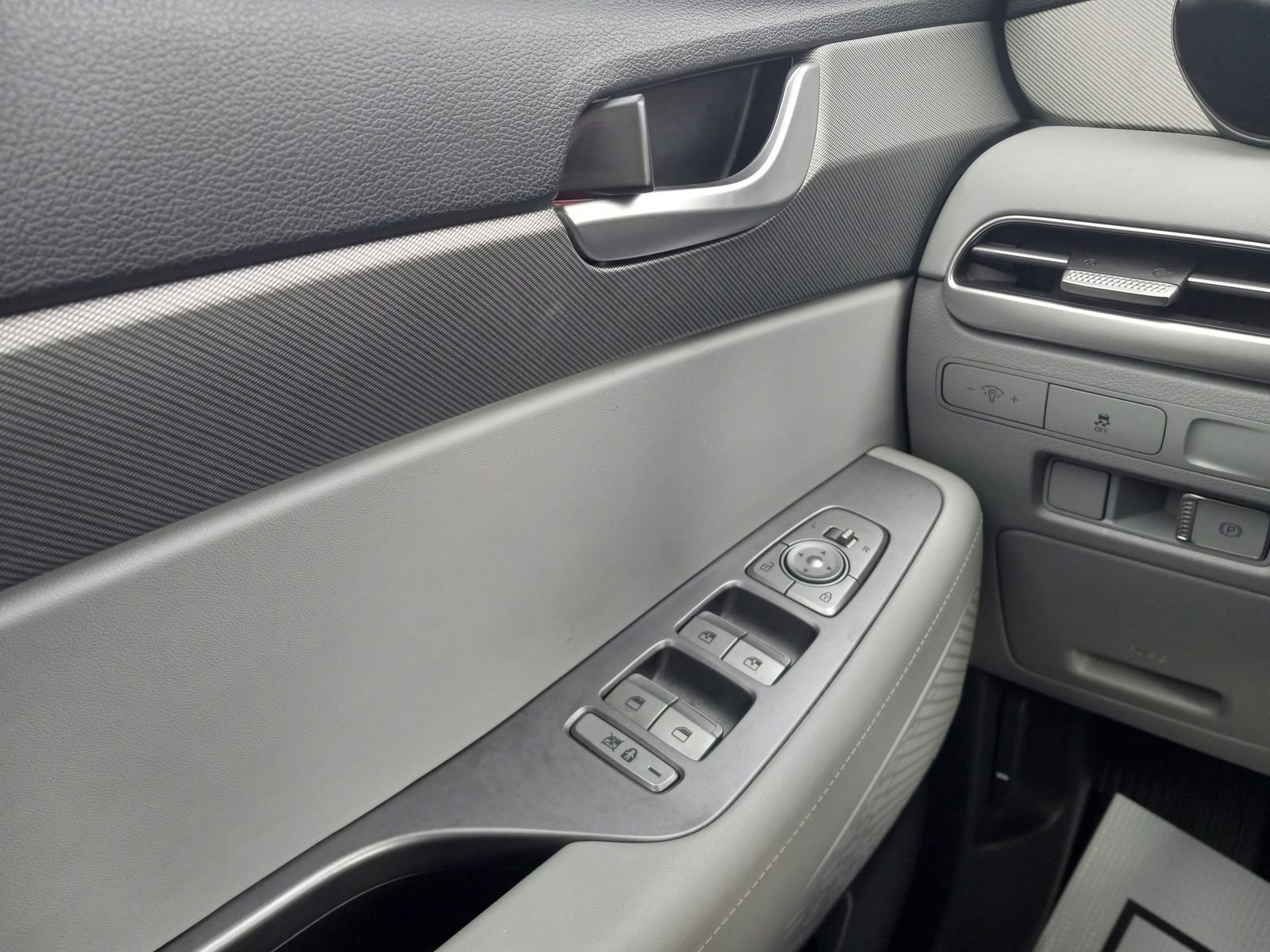 Used 2025 Hyundai Palisade SE image 24