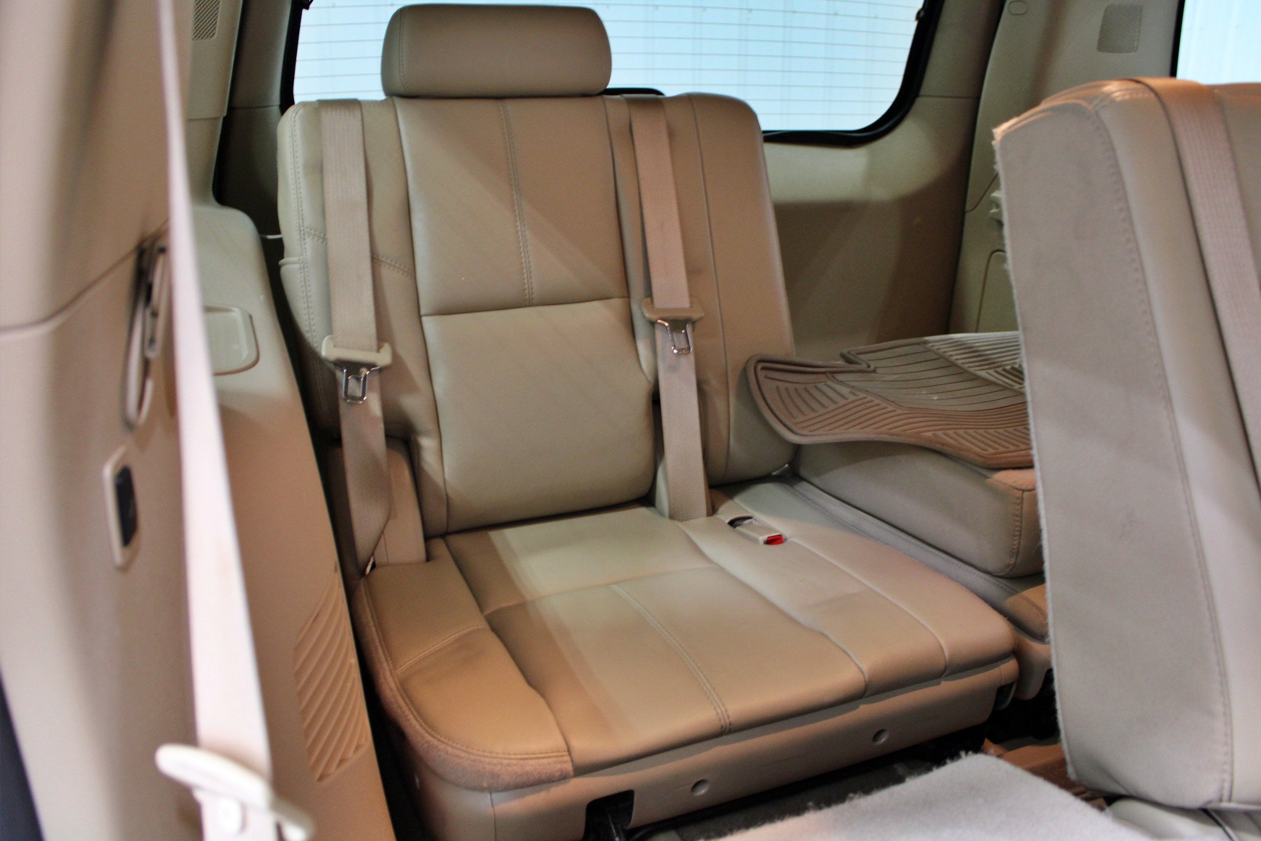 Used 2010 GMC Yukon SLT w/ SLT-2 Equipment Package AWD/4WD image 24