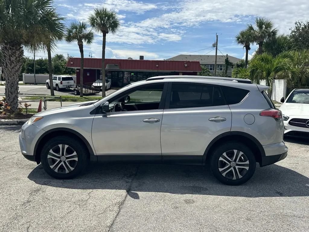 Used 2017 Toyota RAV4 LE FWD image 12