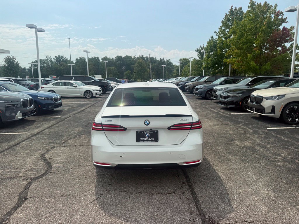 Used 2024 BMW 530i xDrive w/ Premium Package AWD/4WD image 9