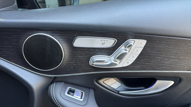 Used 2022 Mercedes-Benz GLC 300 4MATIC image 24
