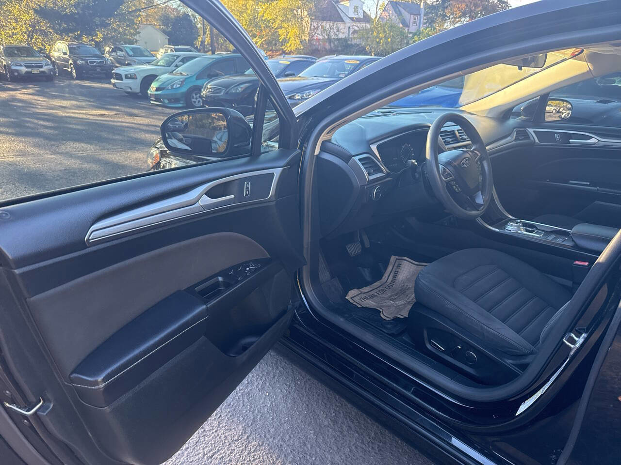 Used 2017 Ford Fusion SE image 11