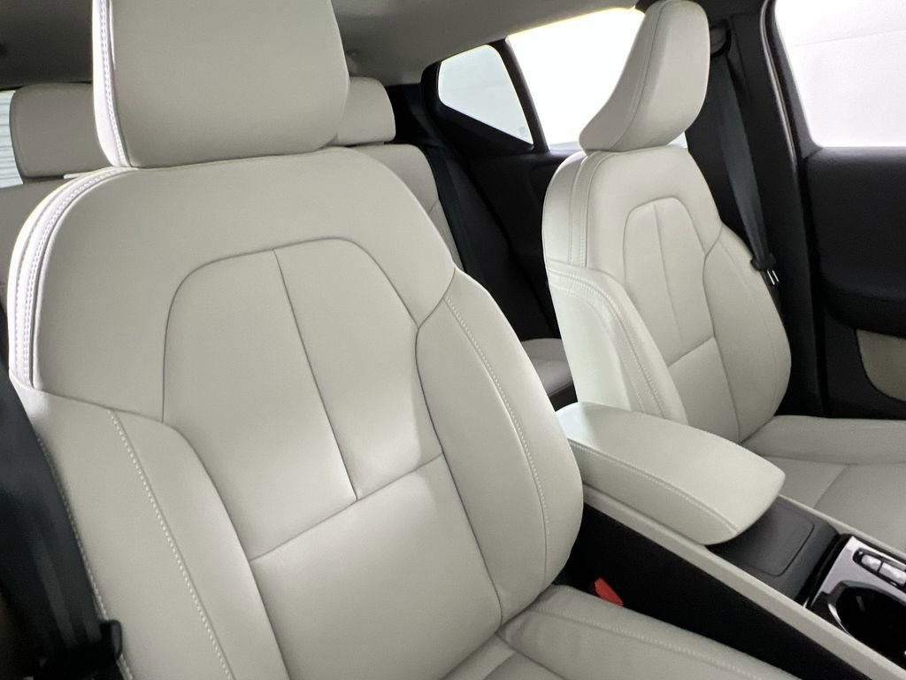 New 2026 Volvo XC40 B5 Plus w/ Protection Package Premier image 22