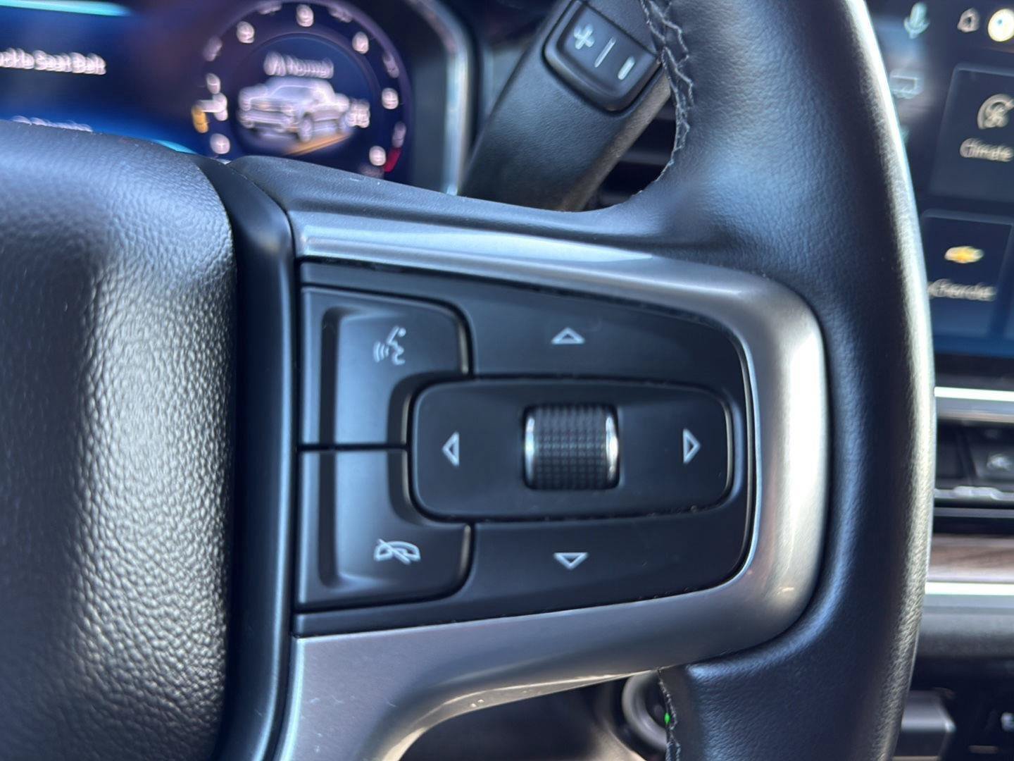 Used 2025 Chevrolet Silverado 1500 LT AWD/4WD image 28