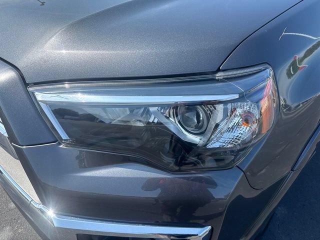 Used 2020 Toyota 4Runner Limited AWD/4WD image 9