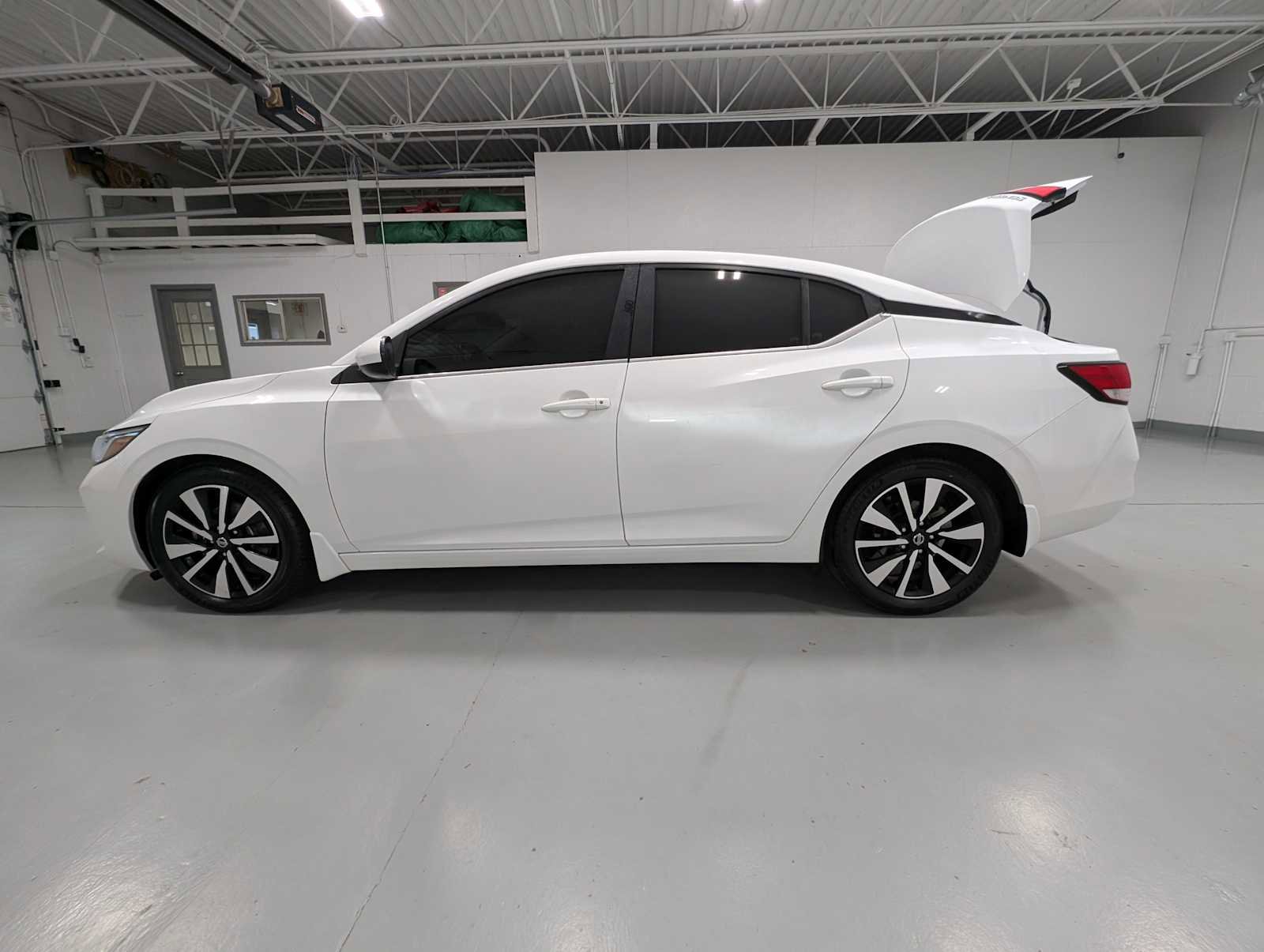 Used 2022 Nissan Sentra SV w/ SV Premium Package image 11