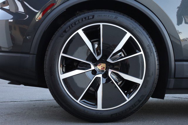 Used 2025 Porsche Macan 4 Electric AWD/4WD image 62