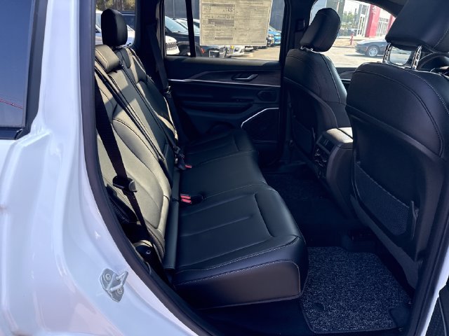New 2026 Jeep Grand Cherokee Limited AWD/4WD image 10