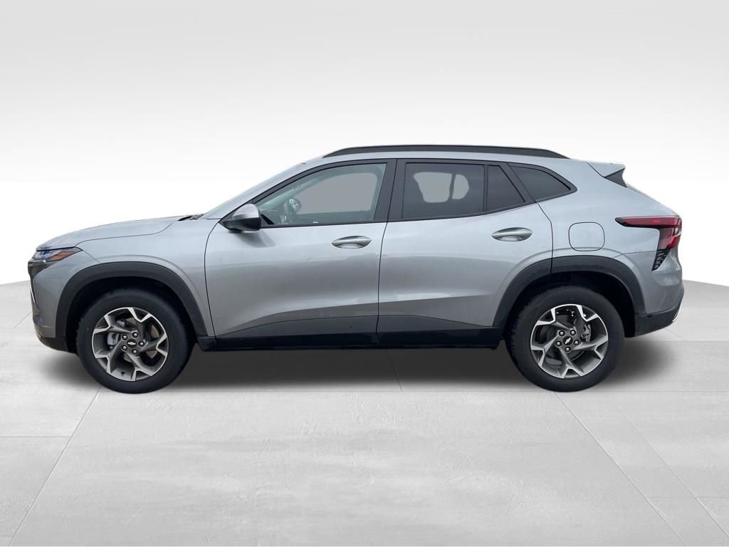 Used 2025 Chevrolet Trax LT w/ Driver Confidence Package FWD image 4