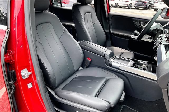 Used 2025 Mercedes-Benz GLB 250 4MATIC image 29