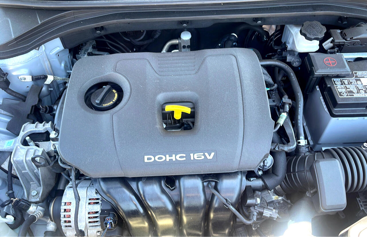 Used 2017 Hyundai Elantra SE image 21