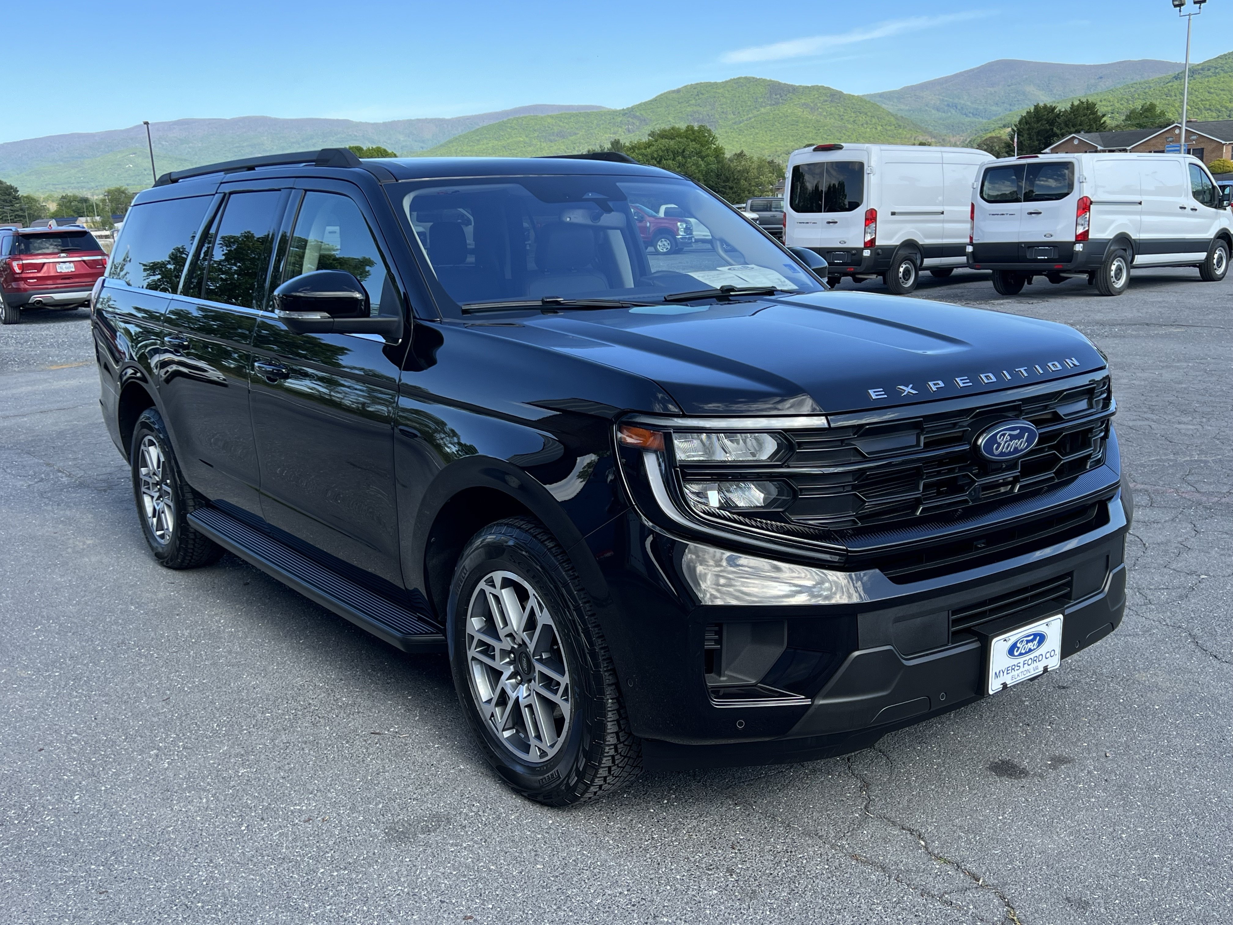 Used 2025 Ford Expedition Max Active AWD/4WD image 6