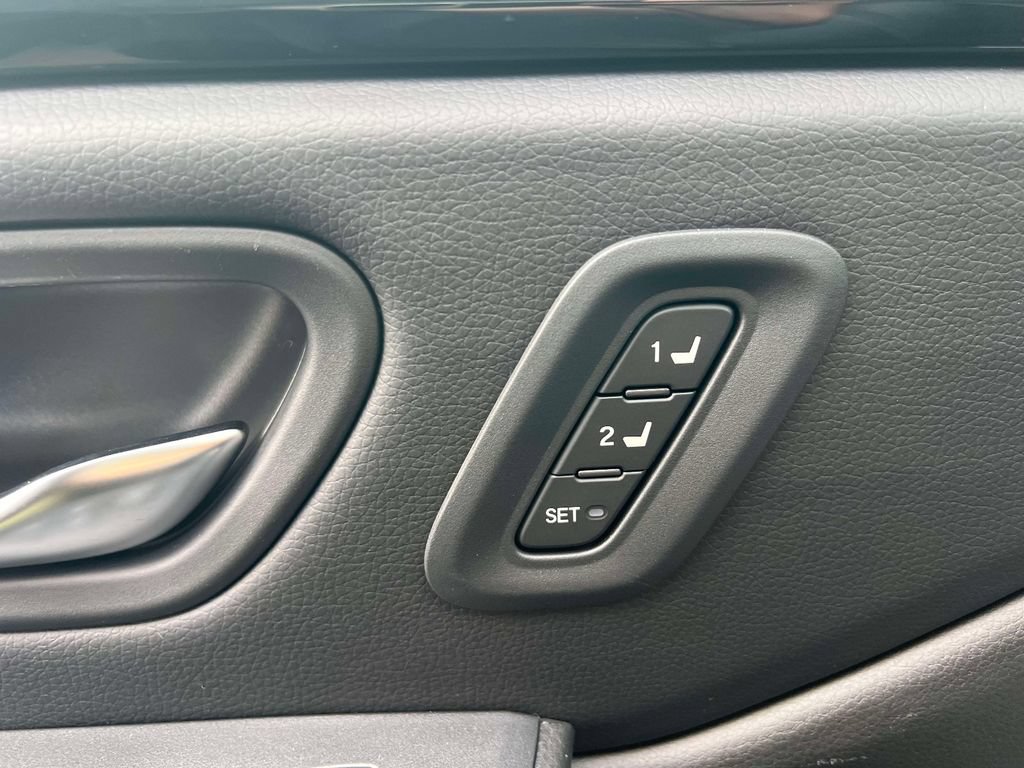 Used 2023 Honda Pilot Touring image 17