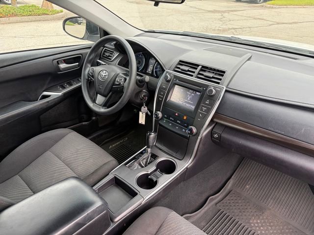 Used 2017 Toyota Camry LE FWD image 4