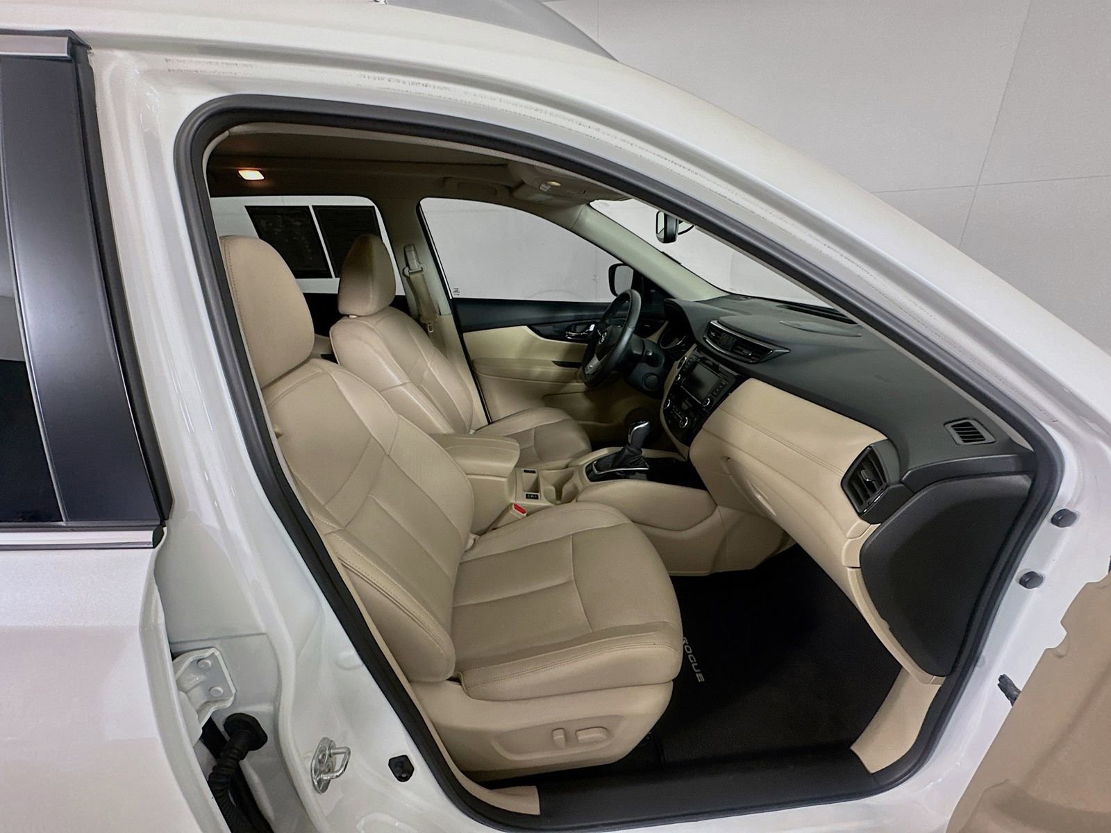 Used 2020 Nissan Rogue SL w/ Premium Package FWD image 28