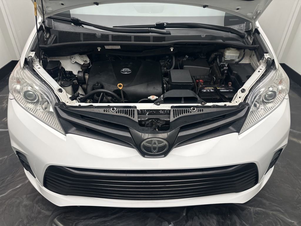 Used 2019 Toyota Sienna L image 28