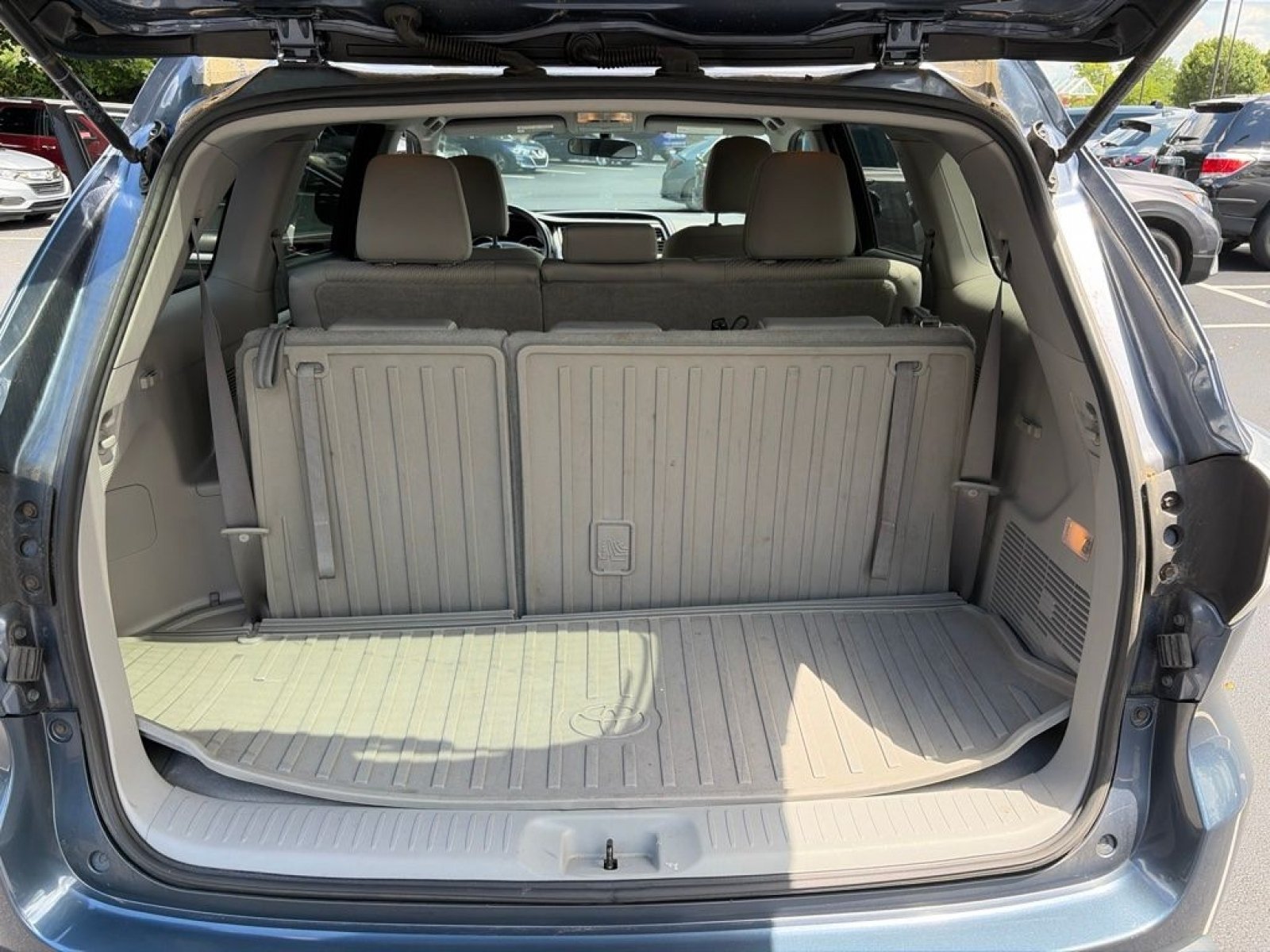 Used 2016 Toyota Highlander LE AWD/4WD image 27