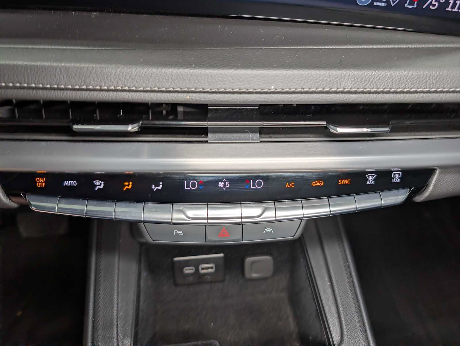 Certified 2025 Cadillac XT4 Premium Luxury AWD/4WD image 33