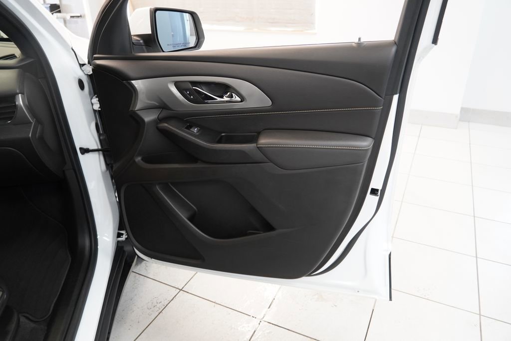 Used 2023 Chevrolet Traverse LT image 30