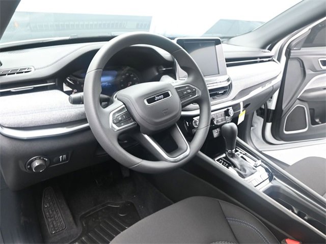 Used 2025 Jeep Compass Sport w/ Mopar Graphics Package image 23