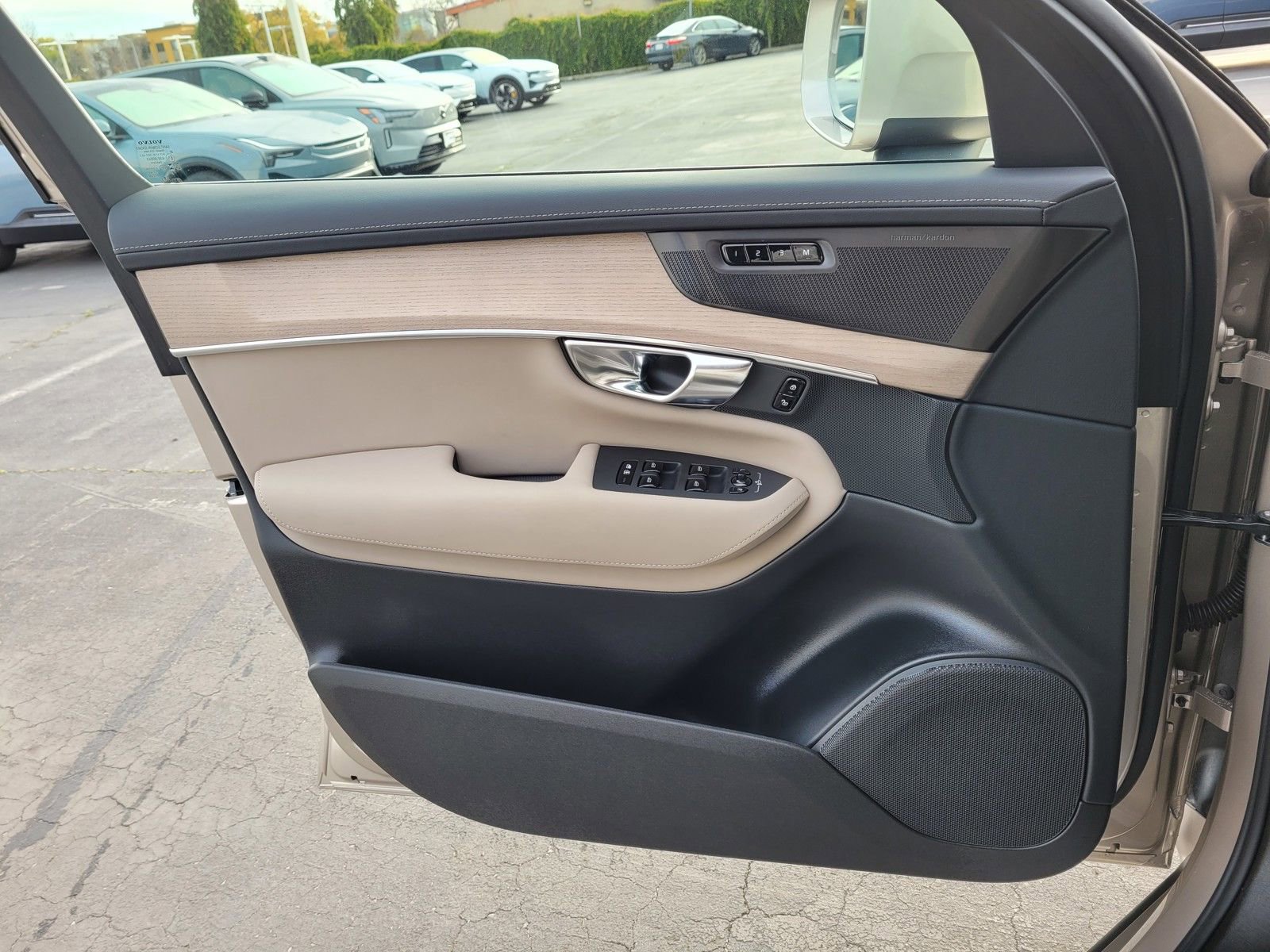 Certified 2025 Volvo XC90 T8 Plus image 16