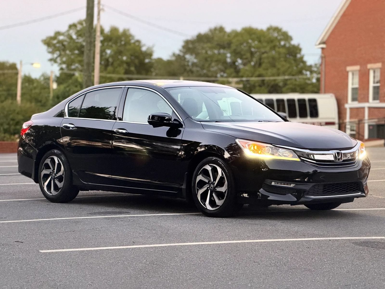 Used 2017 Honda Accord EX-L image 30
