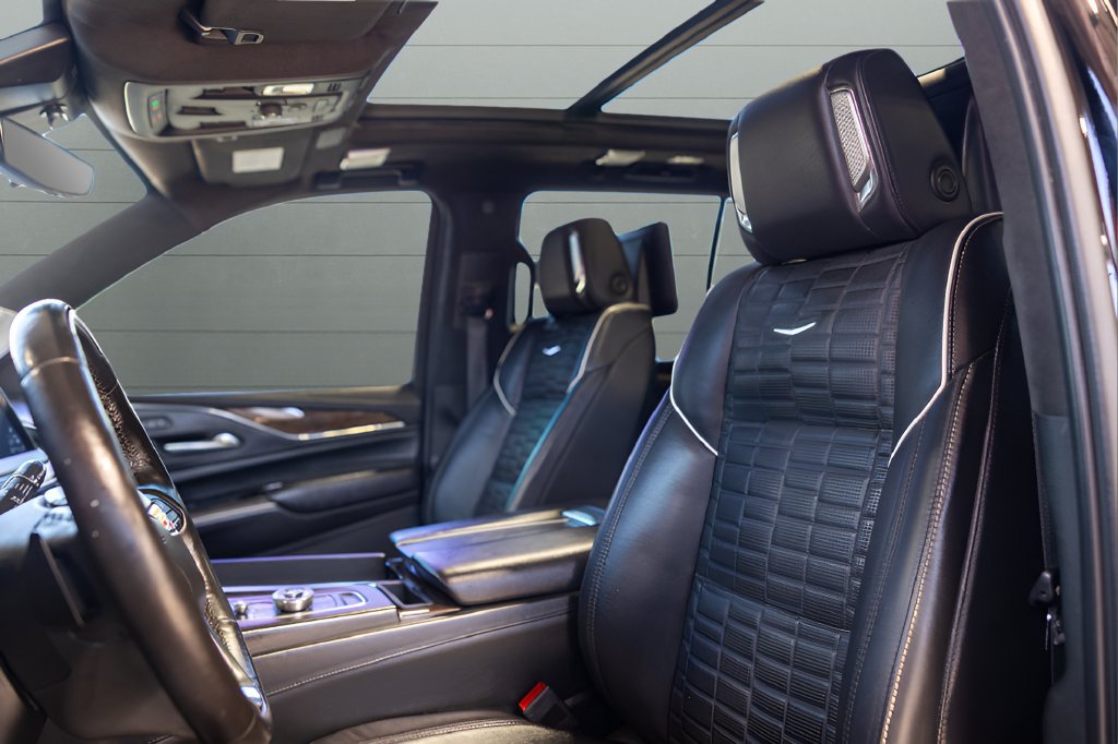 Used 2023 Cadillac Escalade Sport Platinum w/ LPO, ONYX Package AWD/4WD image 36