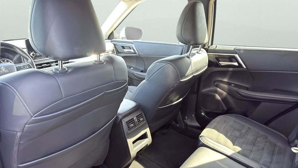 Used 2024 Mitsubishi Outlander SE Black Edition AWD/4WD image 30