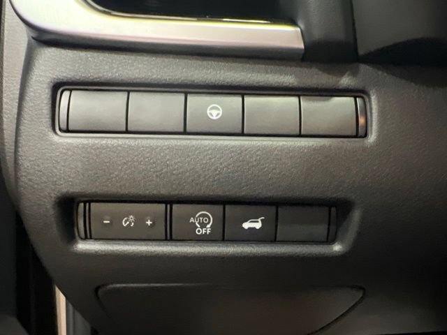 Used 2025 Nissan Rogue SL AWD/4WD image 31