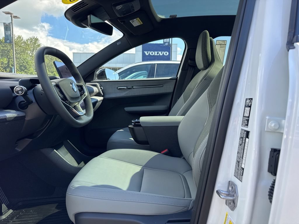 New 2026 Volvo EX30 Plus w/ Protection Package Premier AWD/4WD image 4