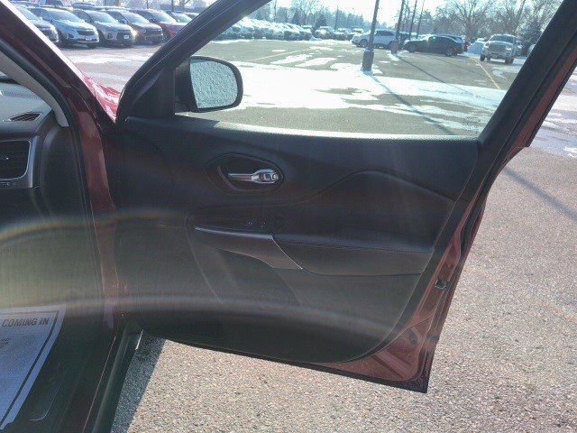 Used 2019 Jeep Cherokee Limited image 17