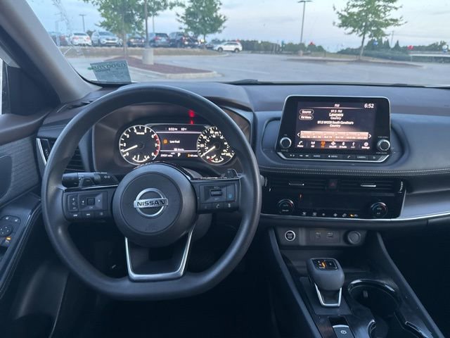 Used 2021 Nissan Rogue SV image 9