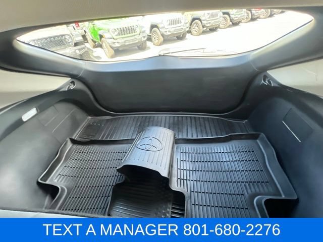 Used 2024 Toyota Venza LE AWD/4WD image 29