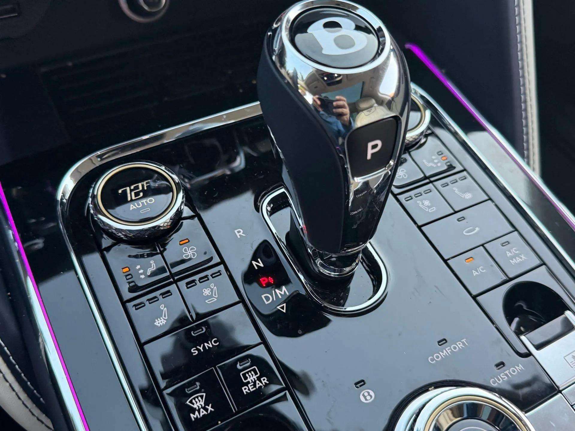 Used 2024 Bentley Flying Spur V8 image 34