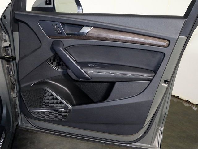 Used 2025 Audi Q5 e Premium Plus w/ Premium Plus Package image 35