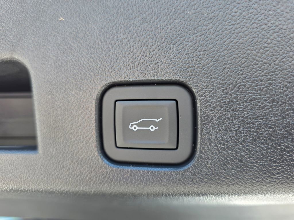 New 2026 Chevrolet Traverse LT w/ Driver Confidence Package FWD image 25