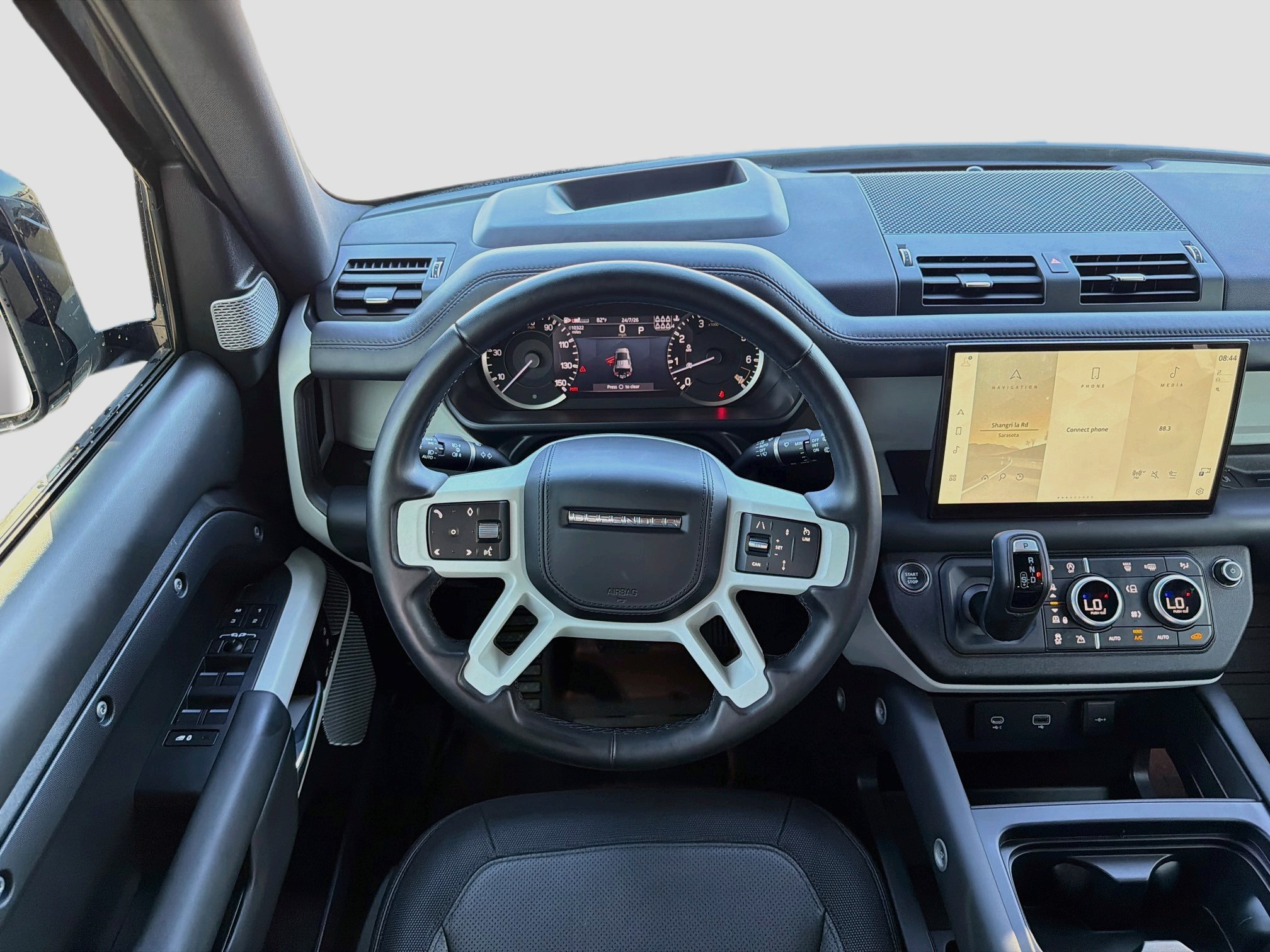 Used 2023 Land Rover Defender 130 X-Dynamic SE AWD/4WD image 17