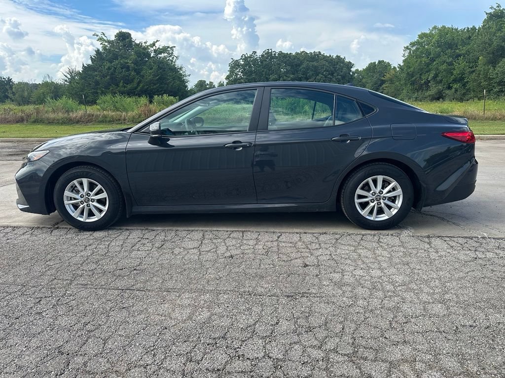 Used 2025 Toyota Camry LE w/ Convenience Package FWD image 8