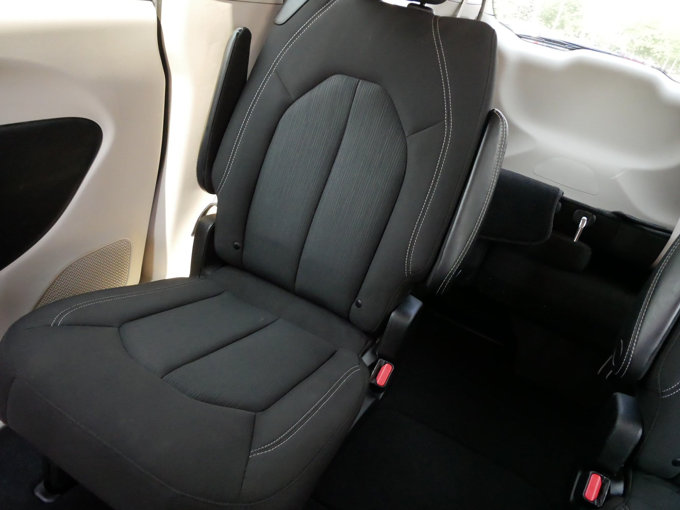 Used 2023 Chrysler Voyager LX FWD image 12