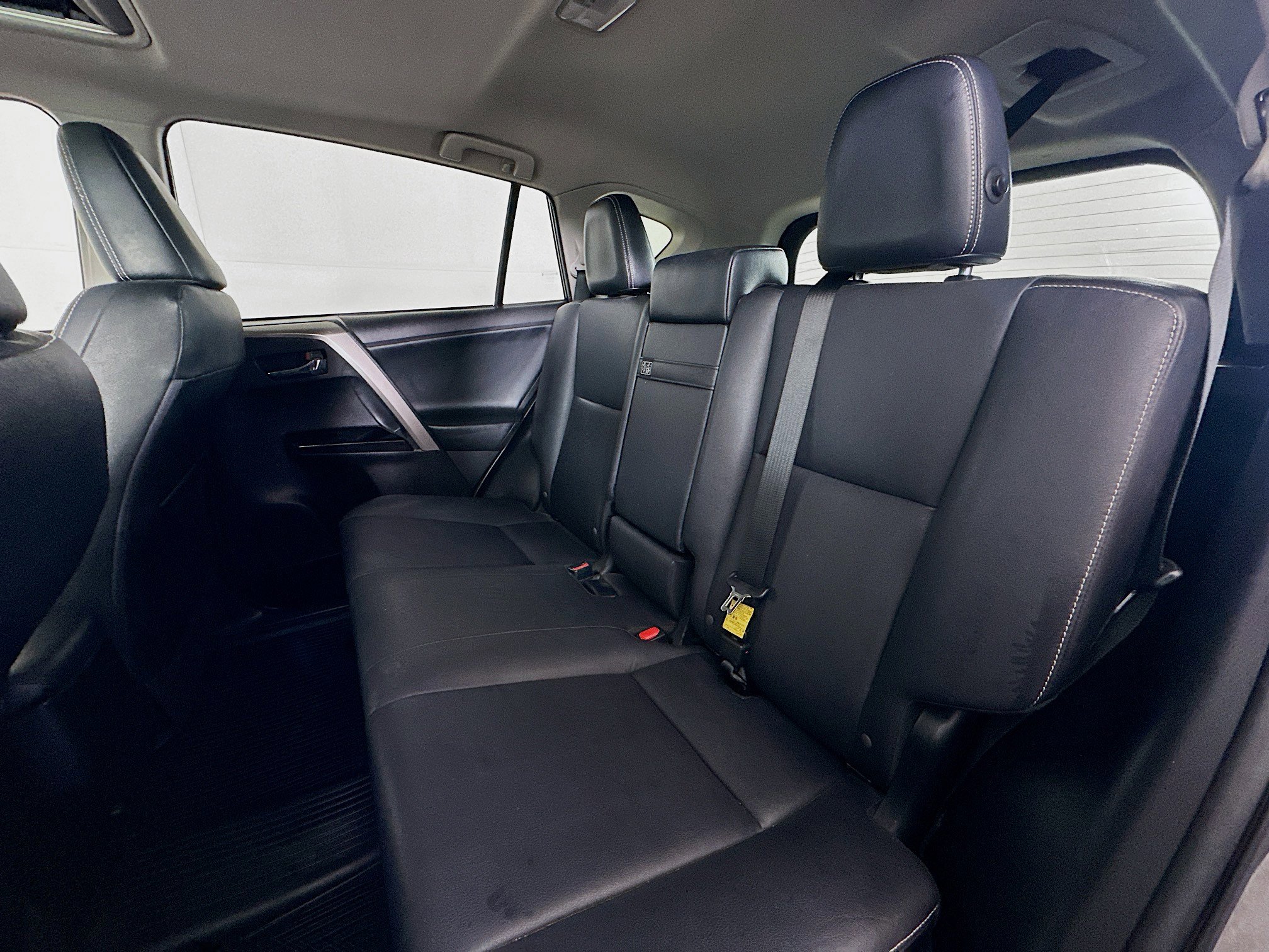 Used 2018 Toyota RAV4 Limited image 28