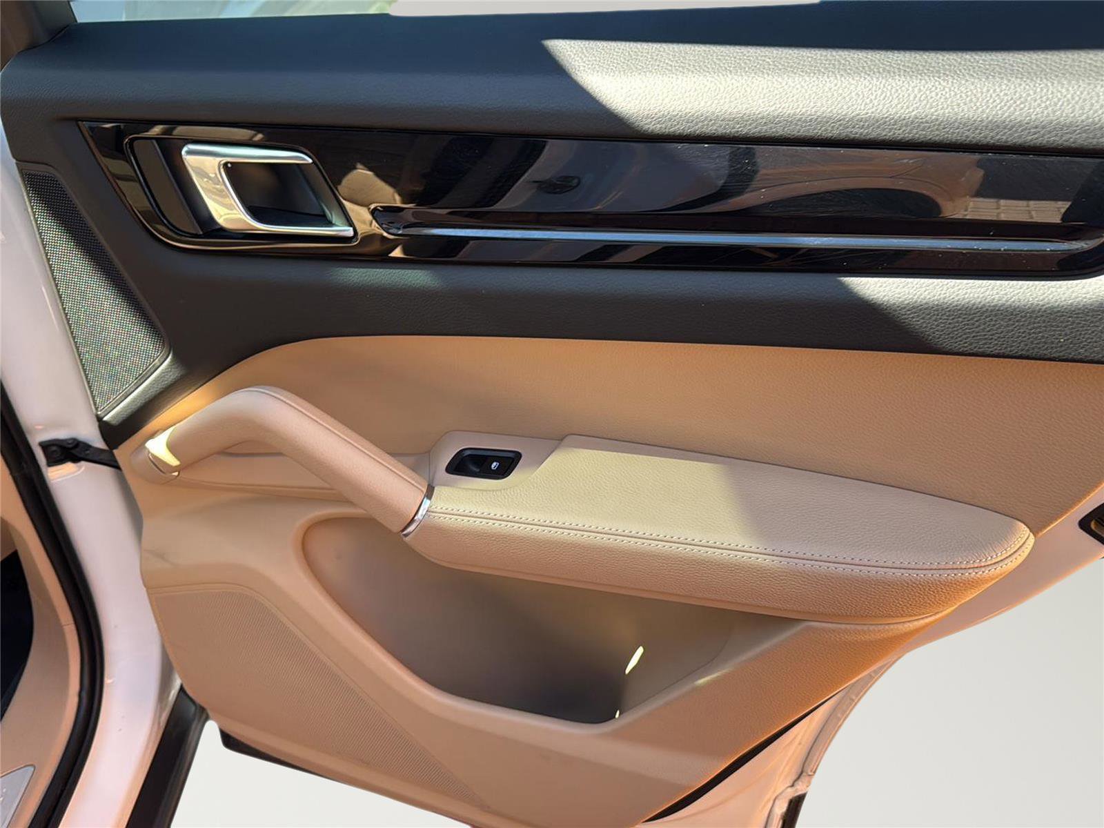 Used 2023 Porsche Cayenne image 28