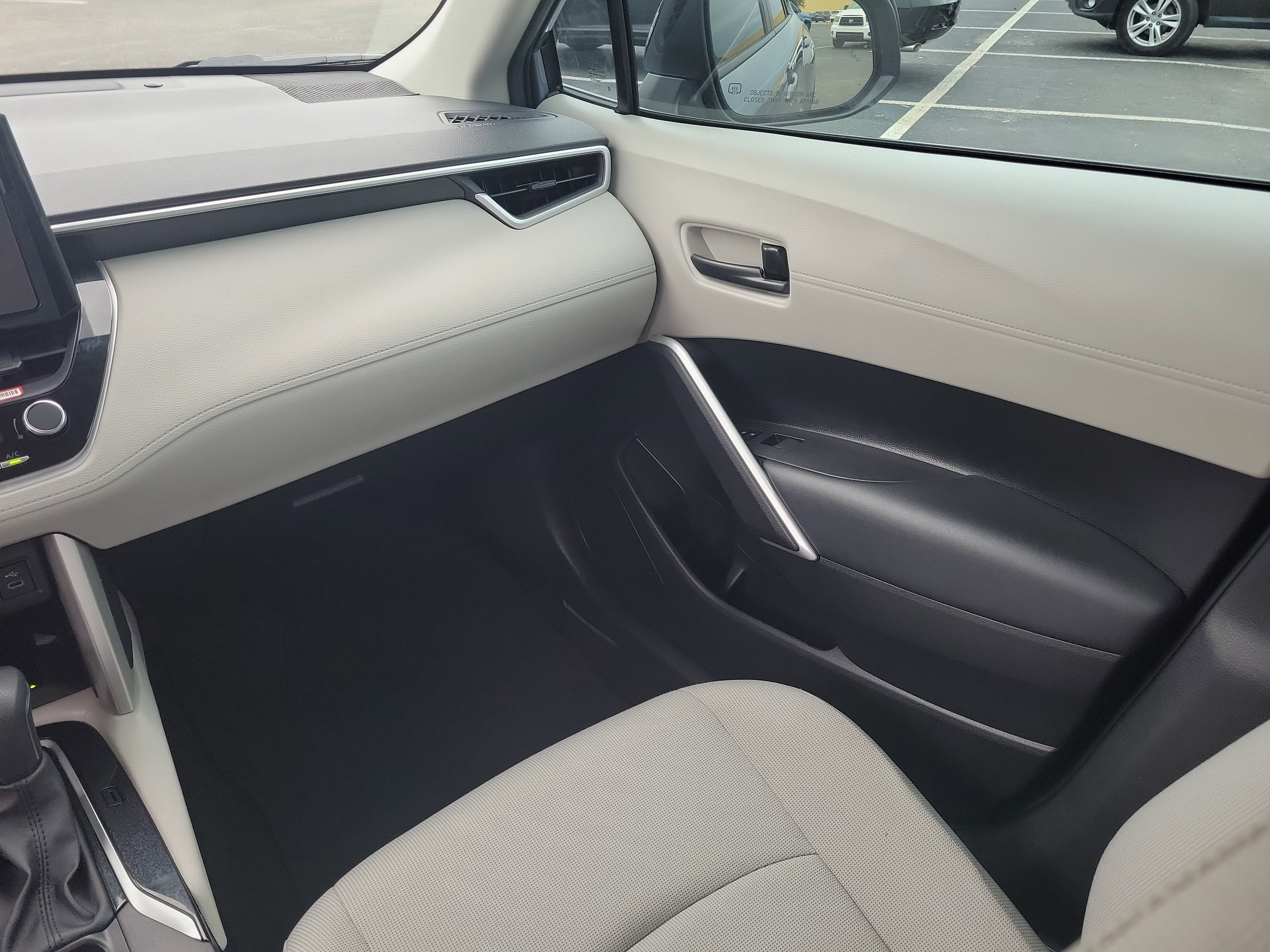 Used 2025 Toyota Corolla Cross LE FWD image 18