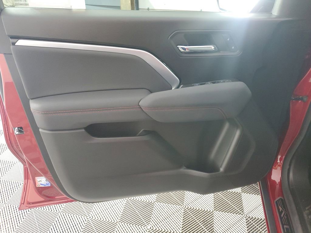 Used 2024 Chevrolet Colorado Z71 w/ LPO, Dark Essentials Package image 28