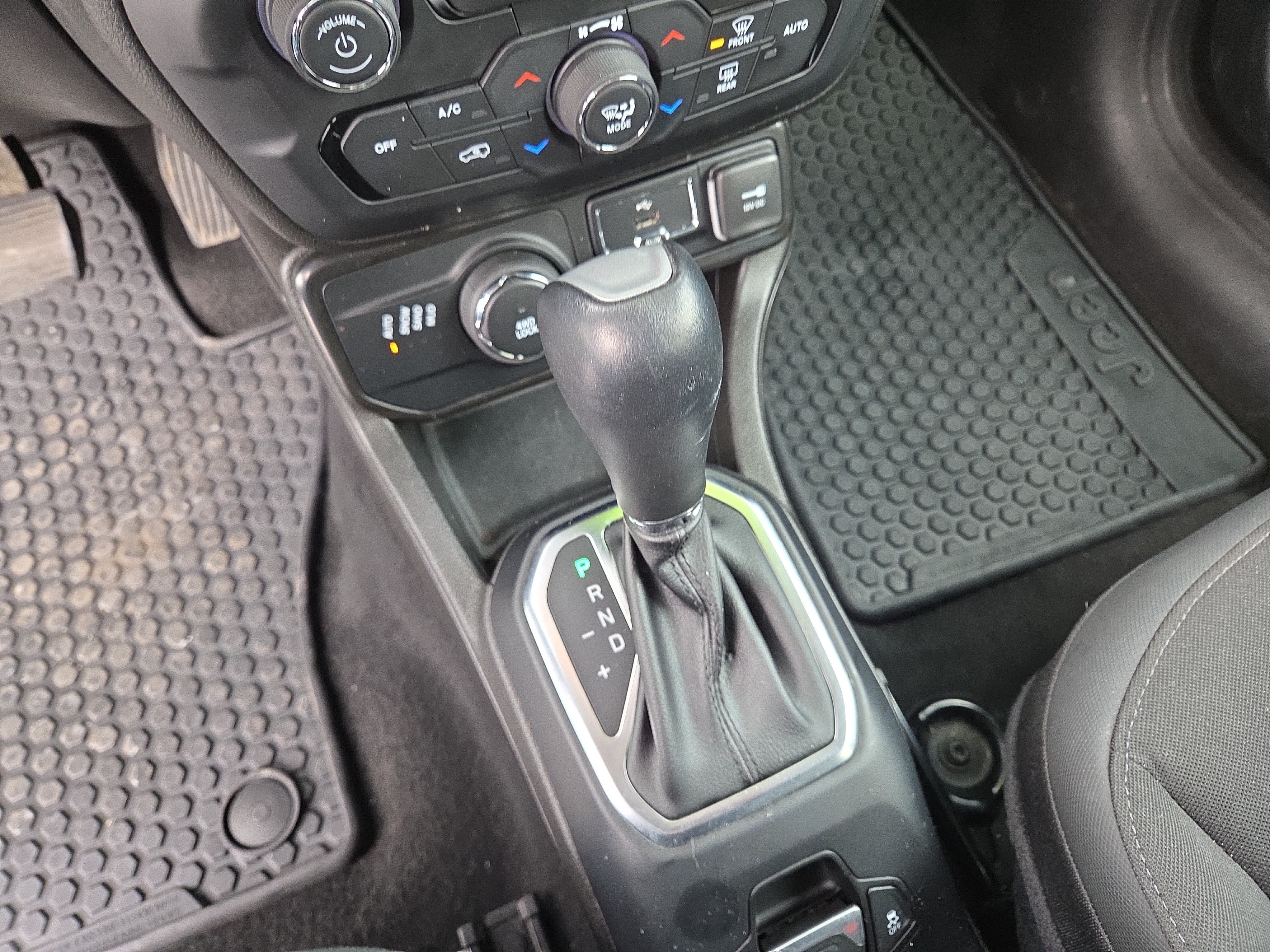 Certified 2023 Jeep Renegade Latitude AWD/4WD image 28