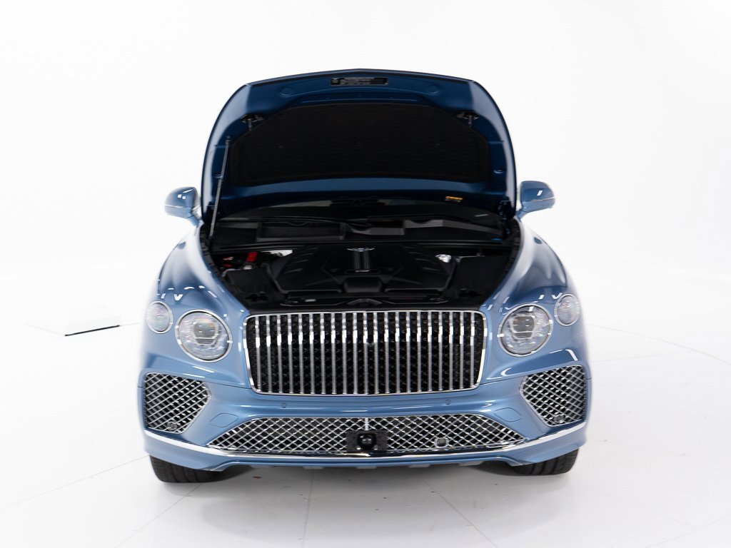 Used 2025 Bentley Bentayga image 48